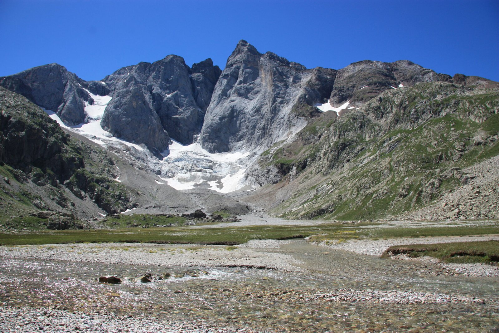 Ascension du Vignemale en 2 jours depuis le Pont d’Espagne
